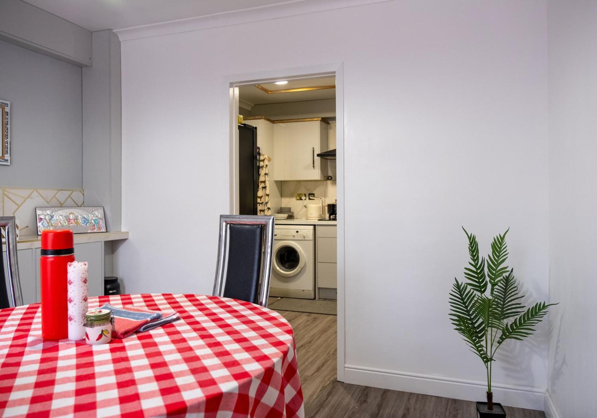 Spacious Double Bedroom In Shooters Hill Londra